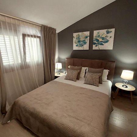 Apartaments Victoria โปเรช ภายนอก รูปภาพ